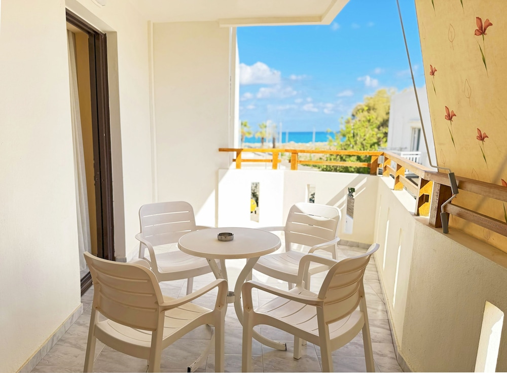 DOMENICA HOTEL 39/49
