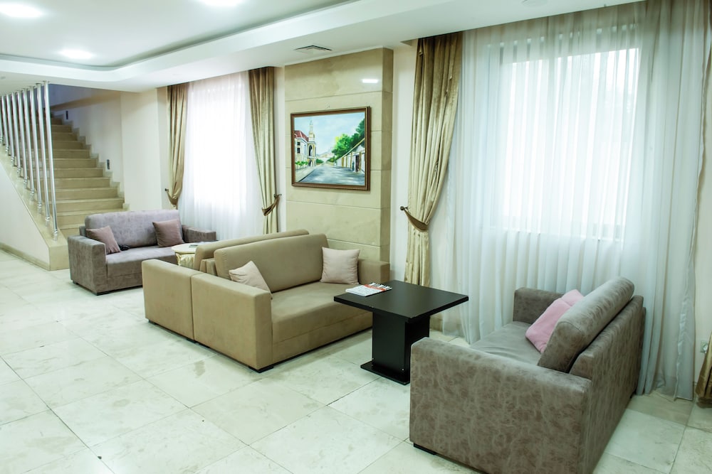 Parliament Hotel & Restaurant 42/56