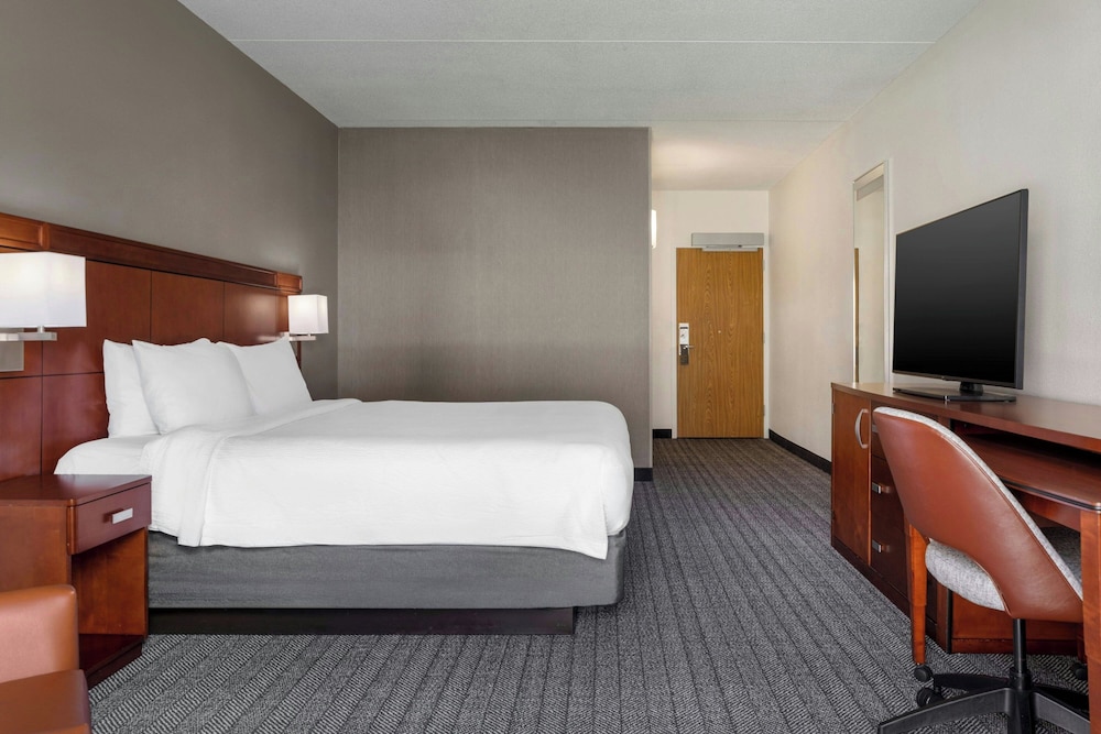 Room at Courtyard By Marriott Boston Norwood Canton, NORWOOD - MA