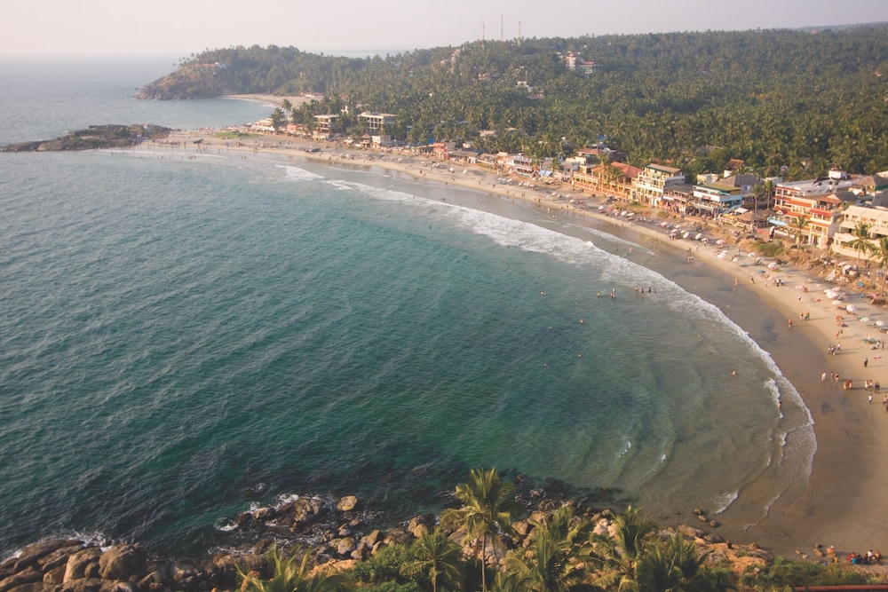 KOVALAM BEACH HOTEL 30/36