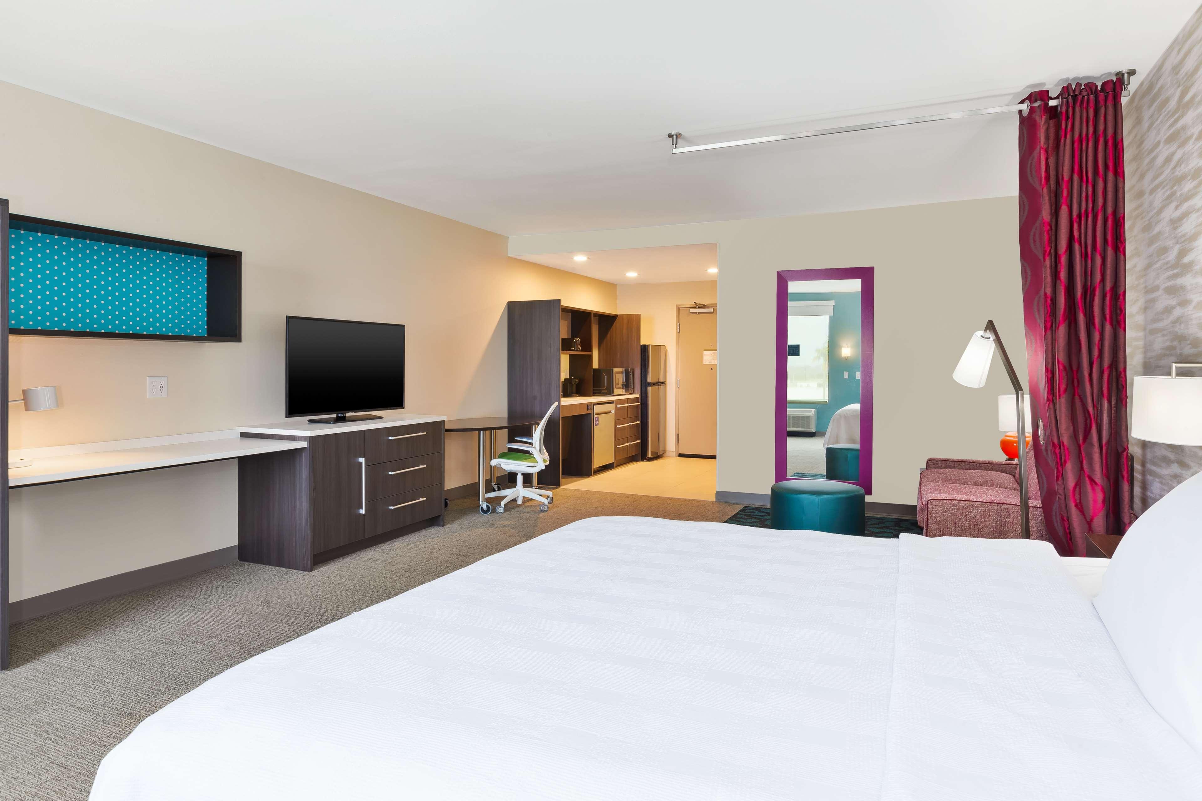 STUDIO, SUITE, KING BED, ACCESSIBLE