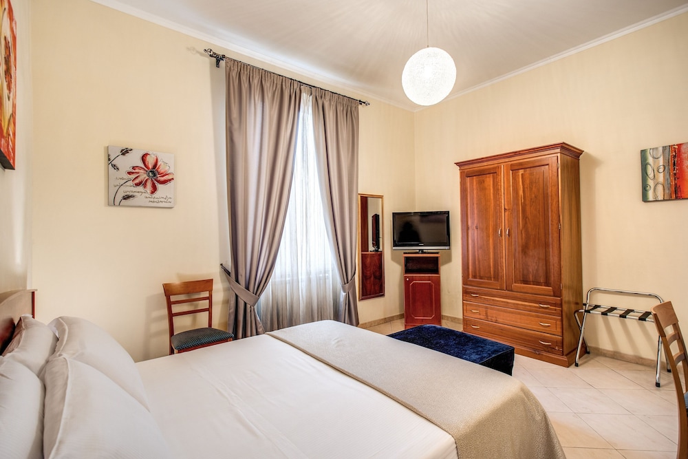 ROOM, TRIPLE