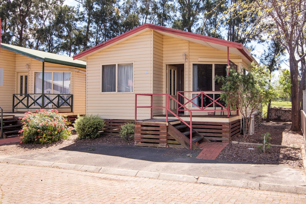 Nepean Shores Riverside Resort & Conference Centre 37/45