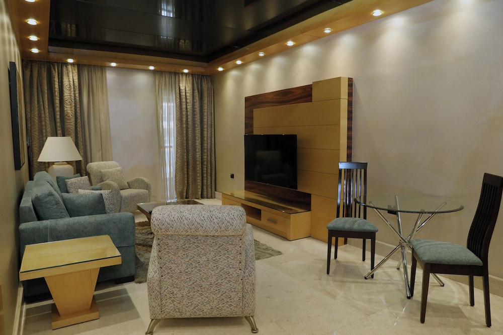 Lahoya Verdun, Beirut 43/50