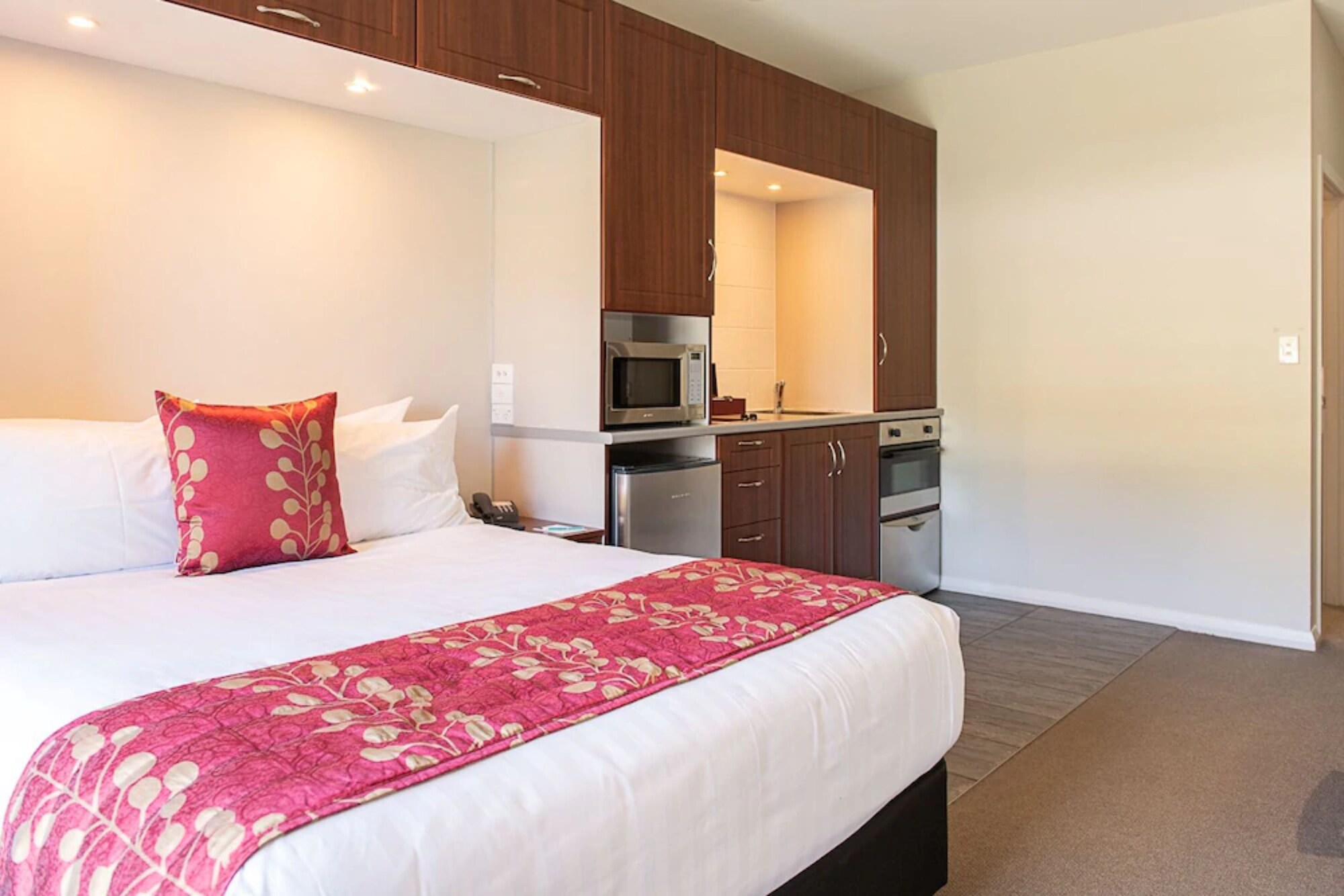 Studio, Queen Bed, Harbour View
