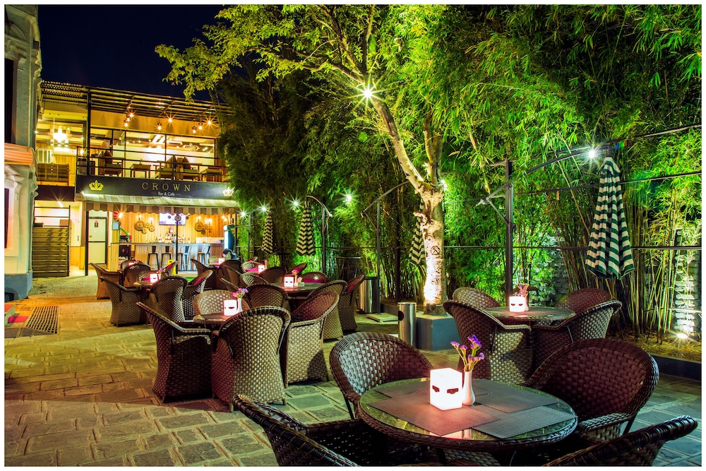 Royal Empire Boutique Hotel 37/47