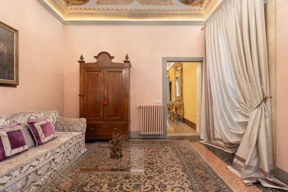 Piazza Pitti Palace 33/50