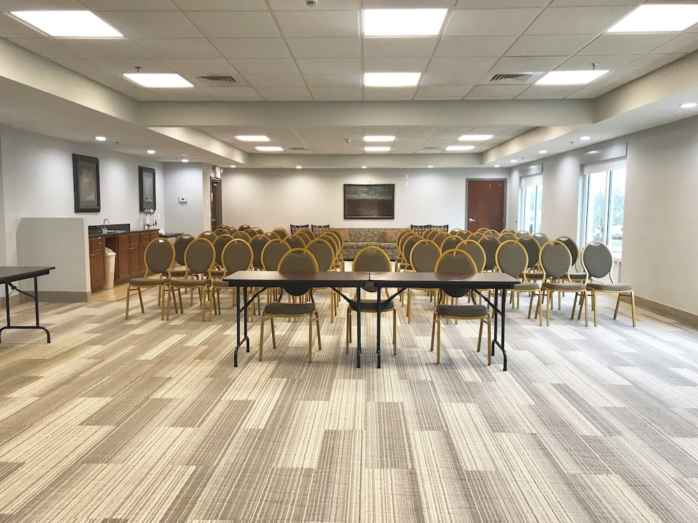 Holiday Inn Express Suites Somerset Central 65/76