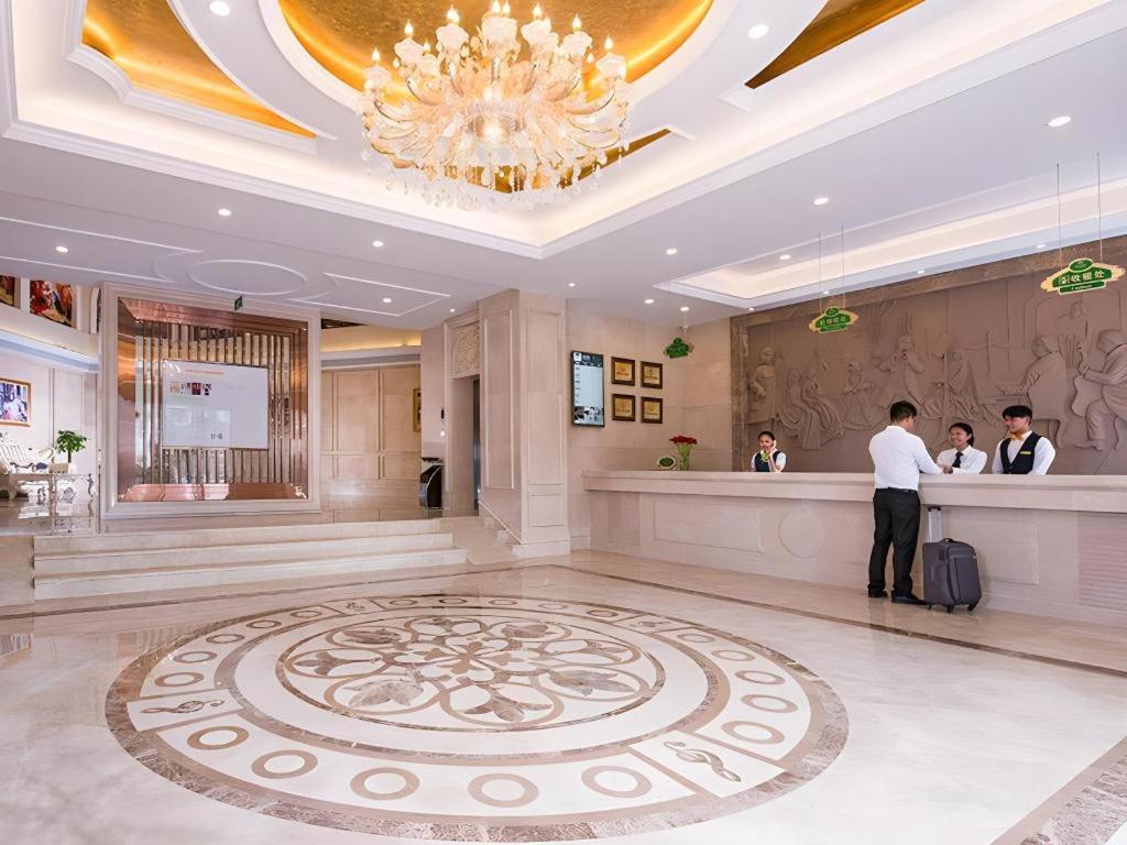 Vienna Hotel (Shenzhen Longhua Dalang Clothing Base) 12/54