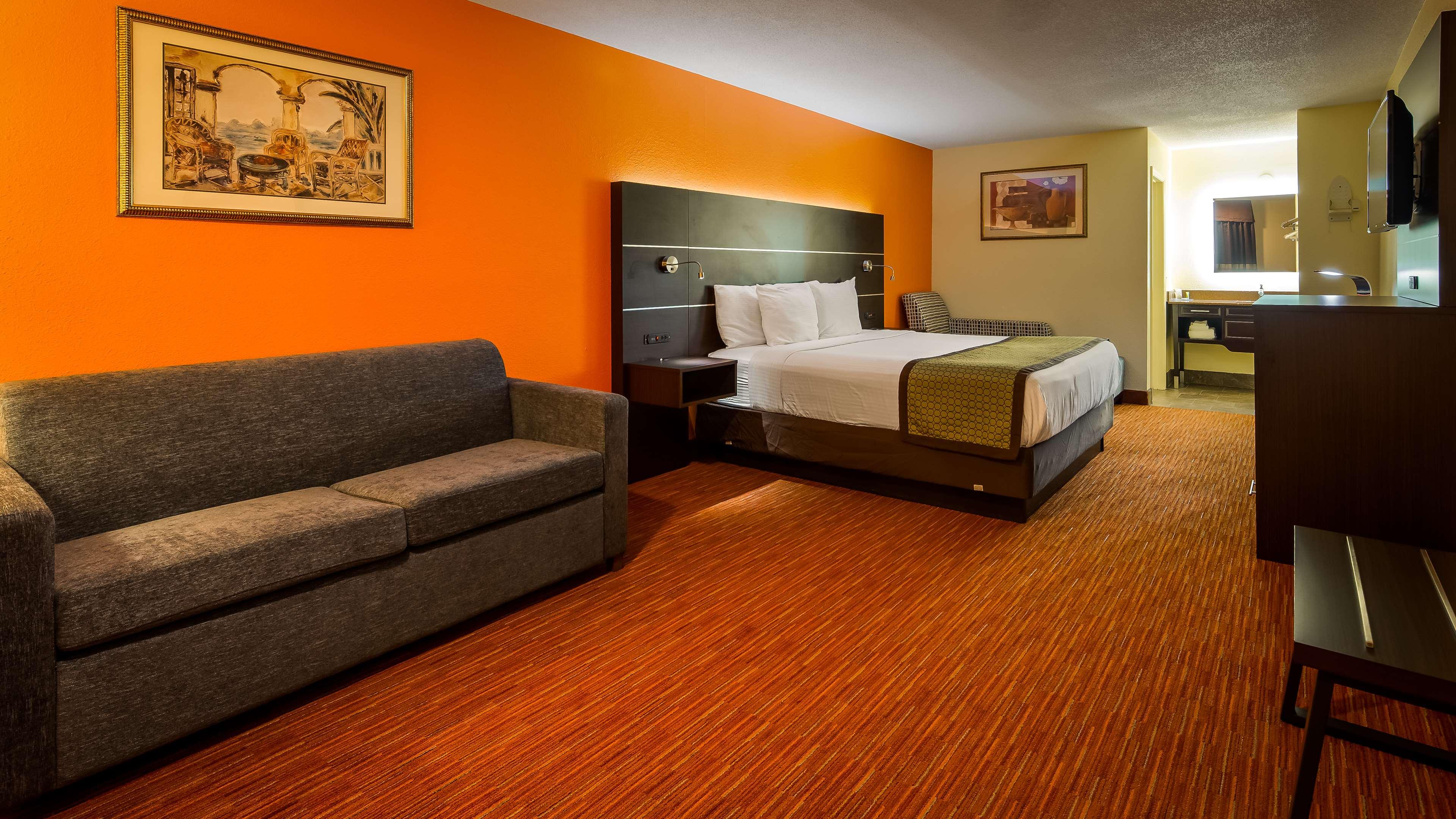 Suite, SureStay Hotel by Best Western Manning 4/6