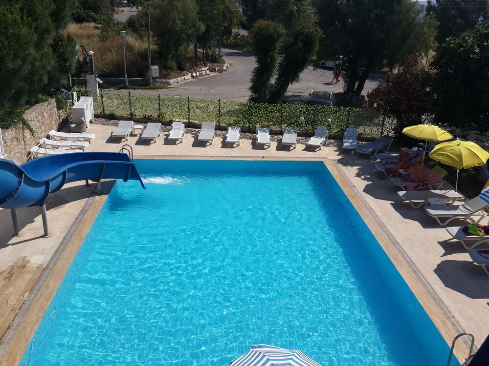 Chronos Beach Hotel 50/50