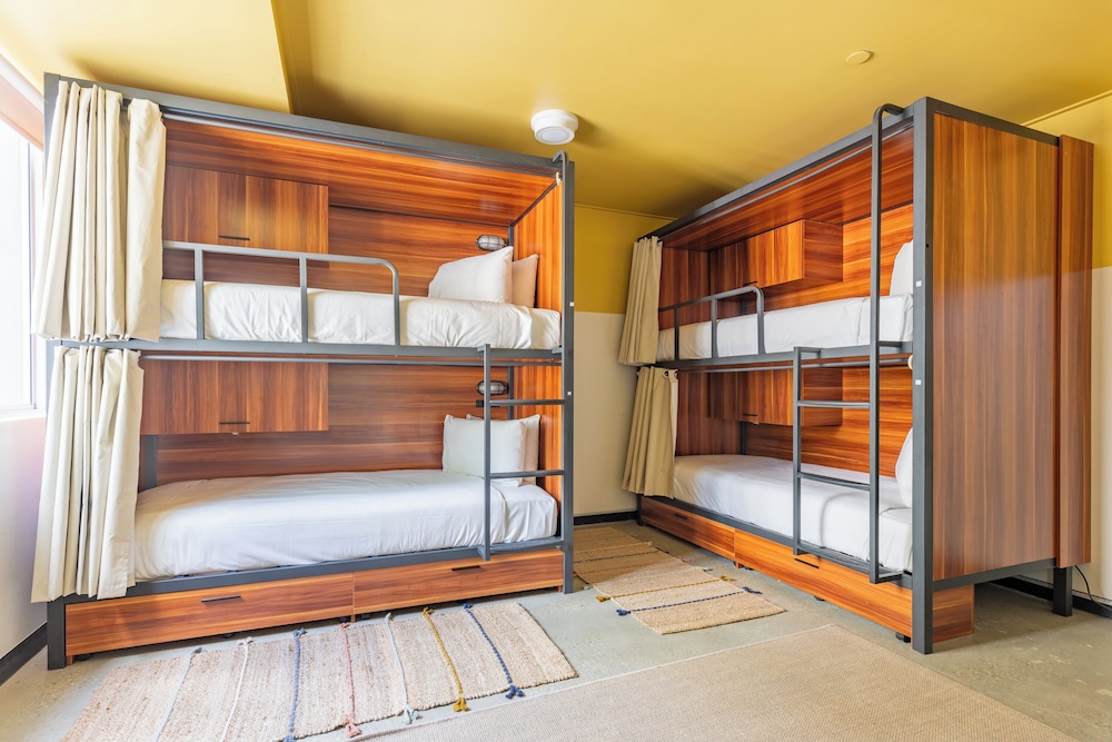 MIXED DORM, 8 BEDS