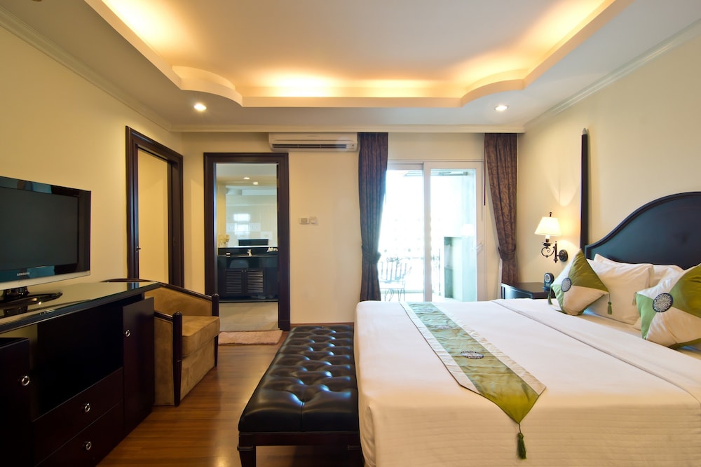 ONE BEDROOM SUITE
