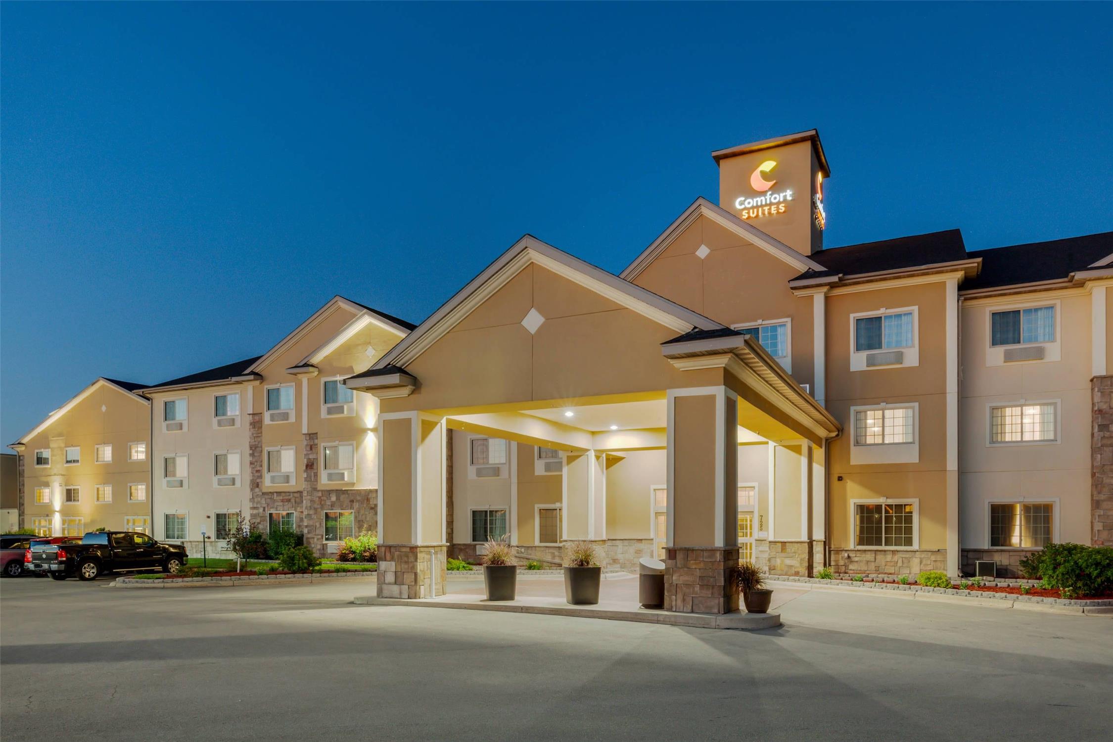 Comfort Suites Johnson Creek Conference Center 4/23