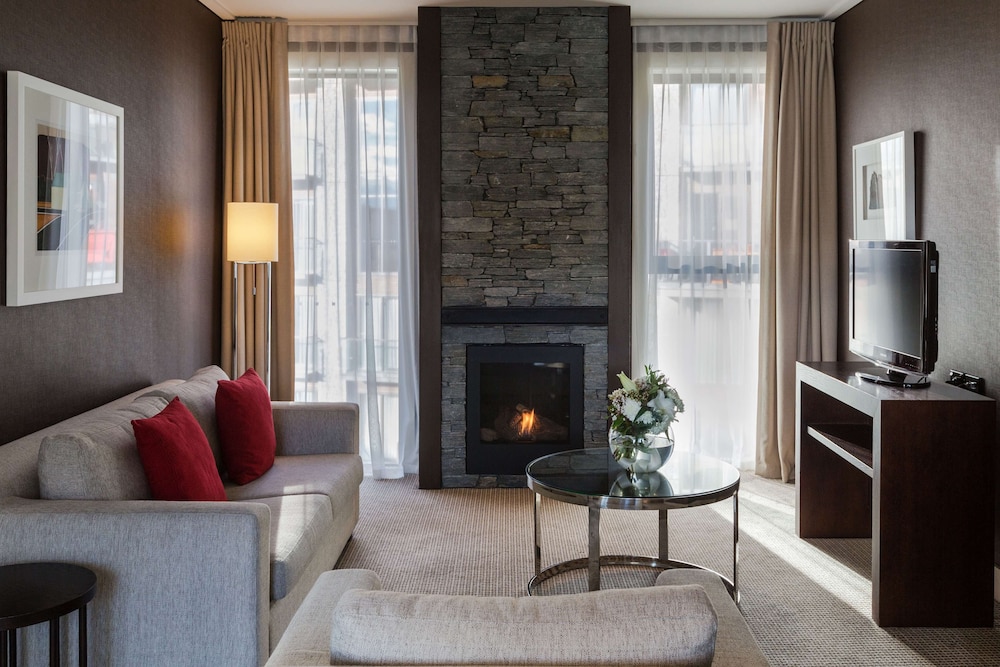 Hilton Queenstown Resort and Spa 58/89