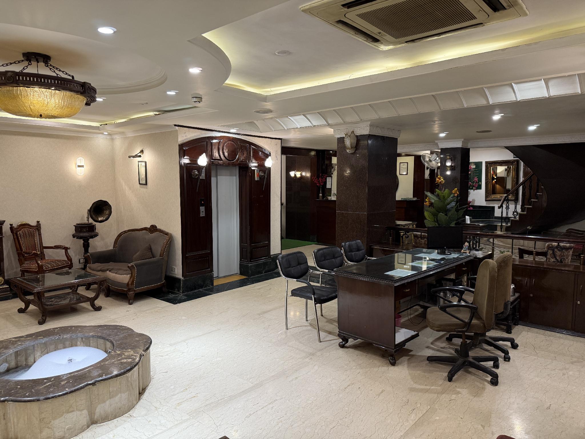 Hotel Diplomat Residency 36/46