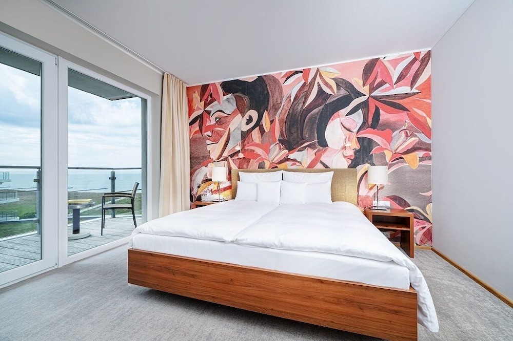 Relax, Suite, King and Queen Bed