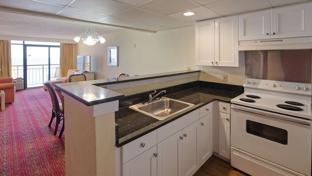 Best Western Ocean Sands Beach Resort 6/35
