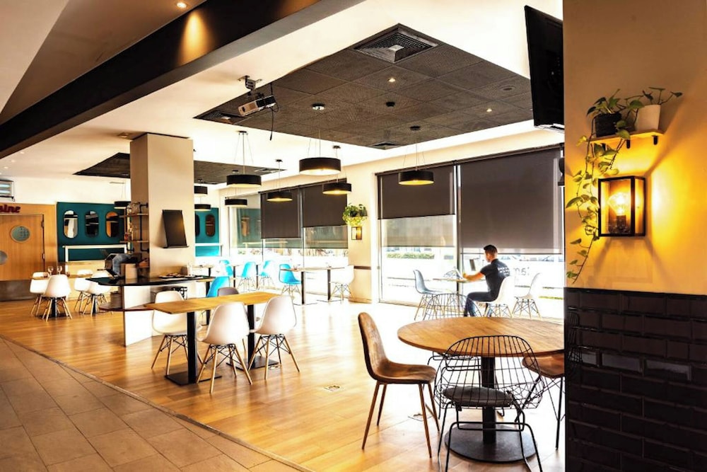 Travelodge BCN Cornella Fira 40/56