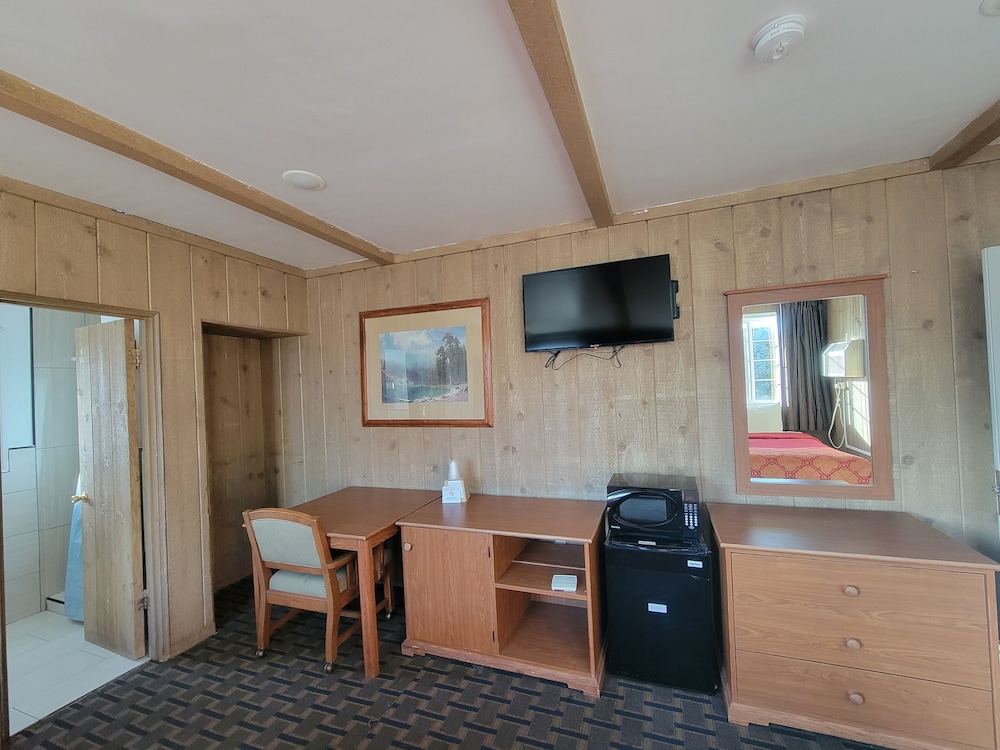 Townhouse Motel 50/57
