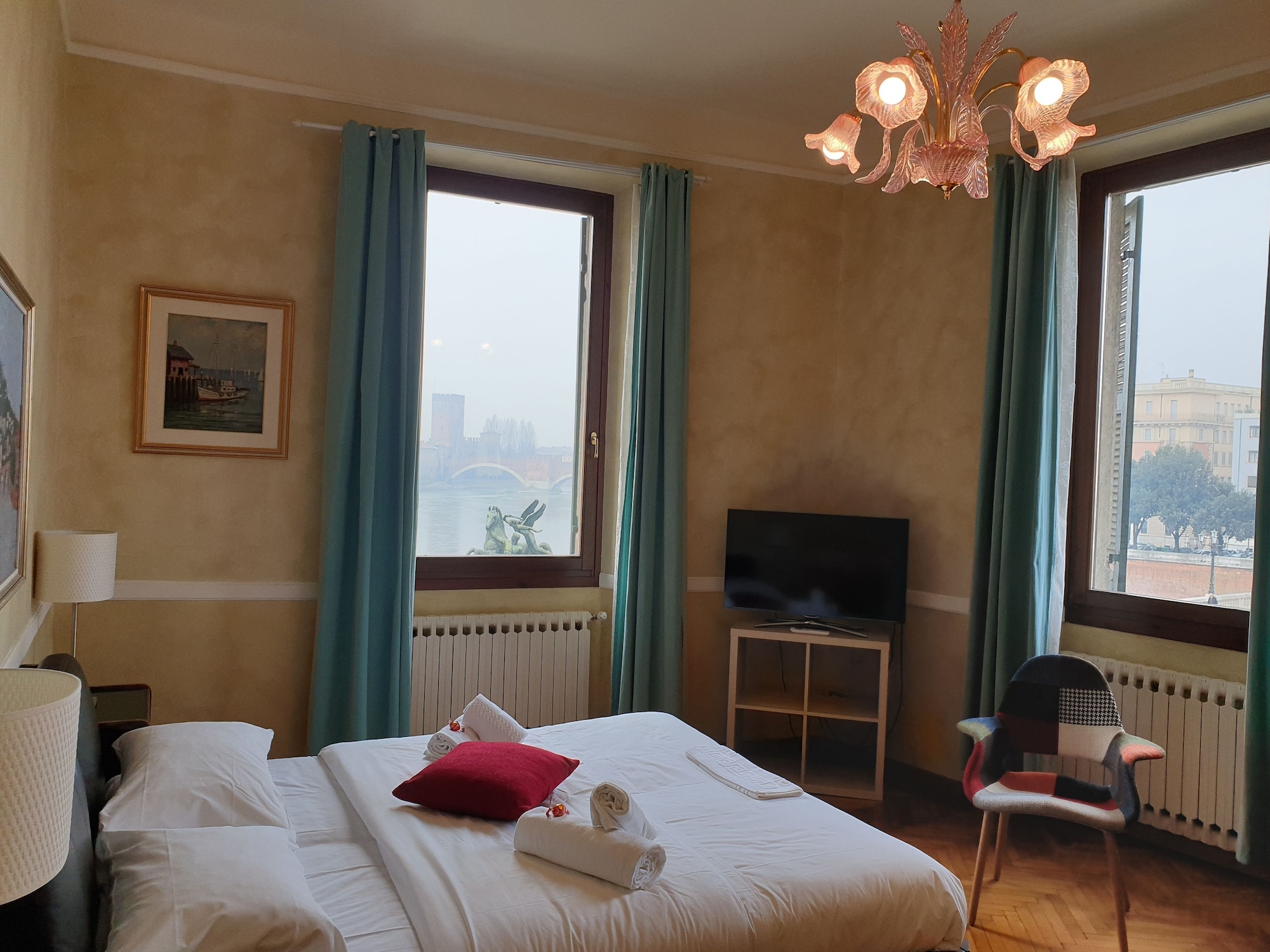 DELUXE, DOUBLE BED, RIVER VIEW