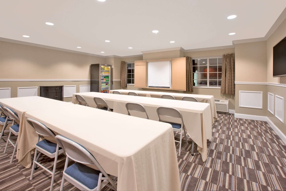 Microtel Inn And Suites Gardendale 28/33