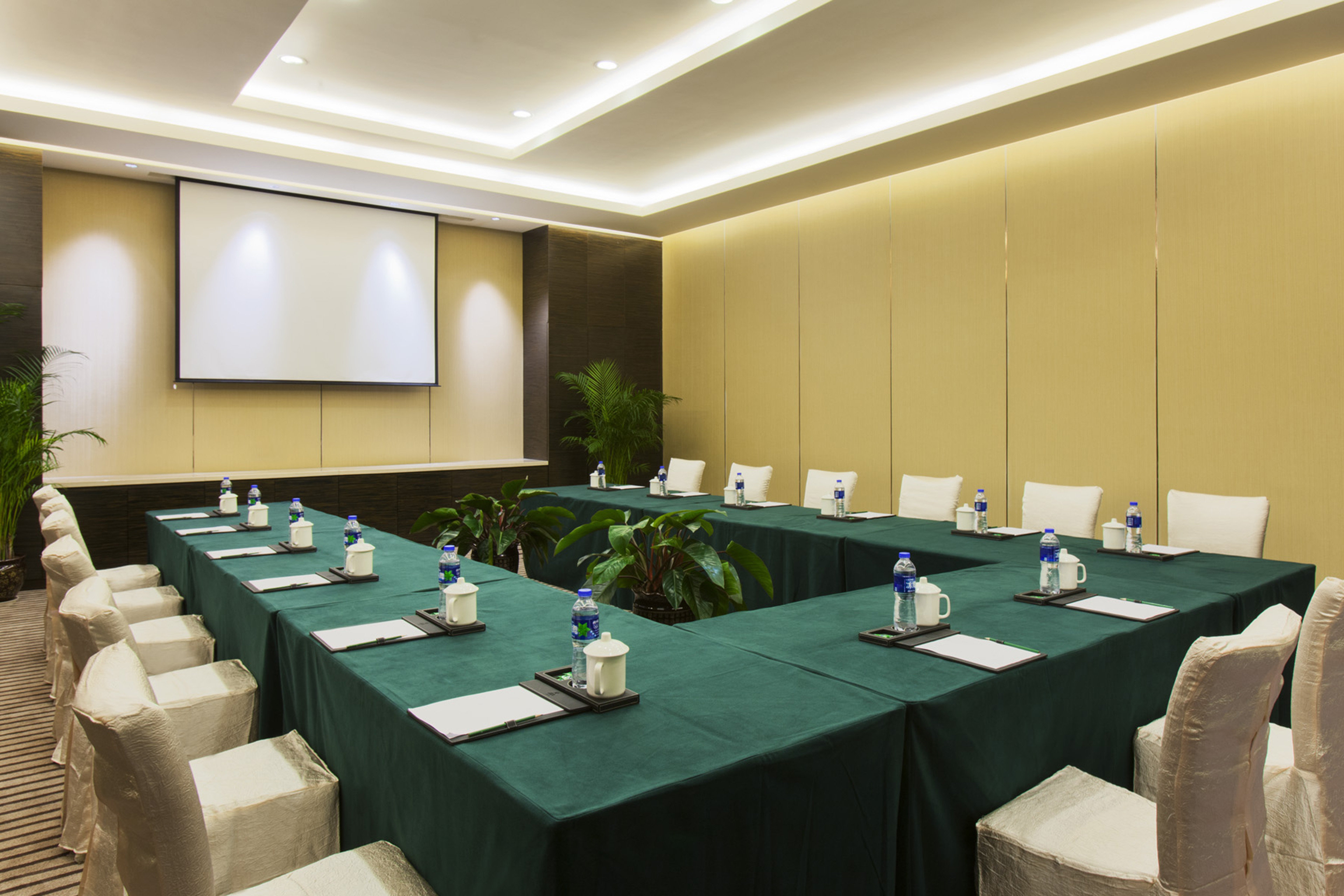 HOLIDAY INN PANJIN AQUA CITY 36/50