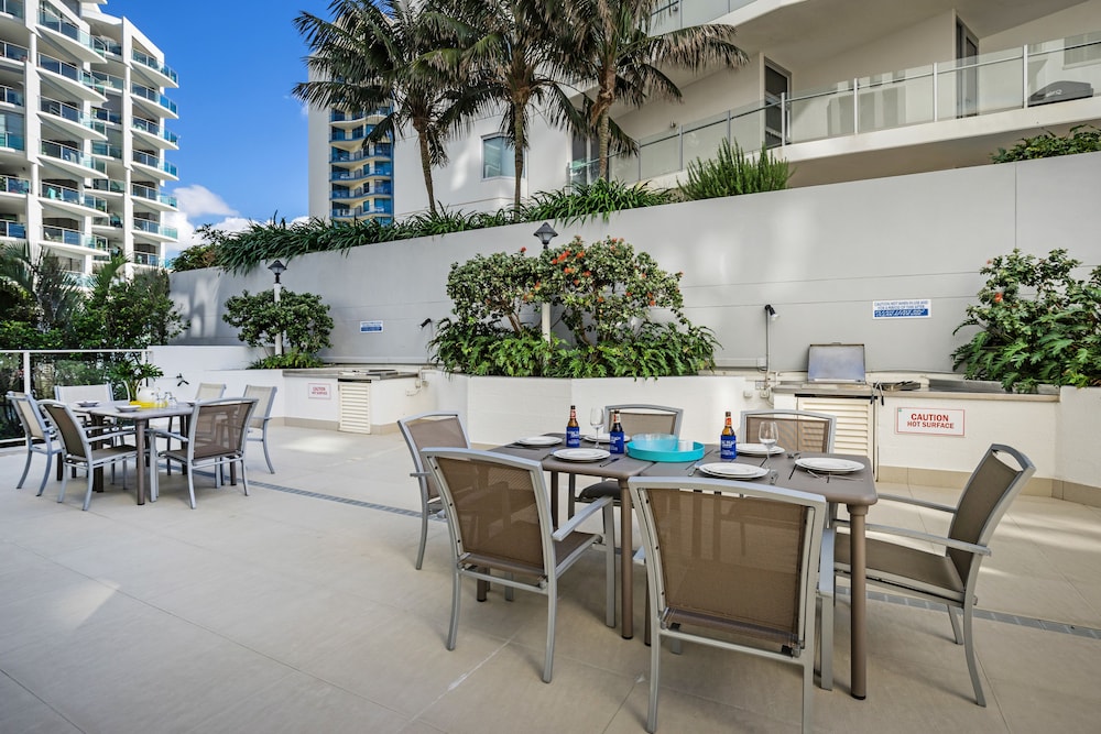 PACIFIC BEACH RESORT 53/77
