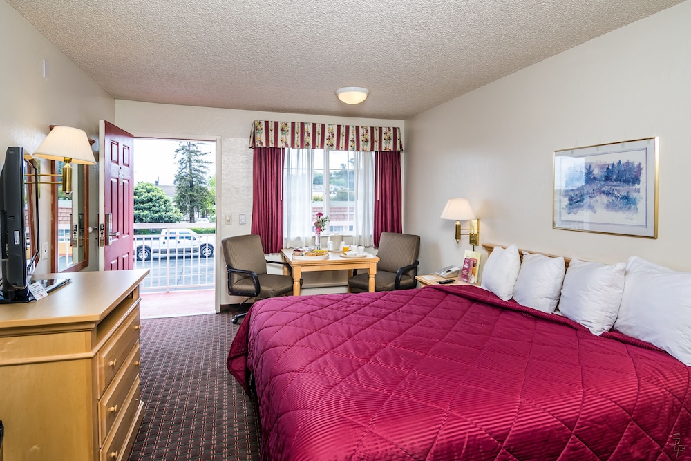 Hollister Inn 6/28