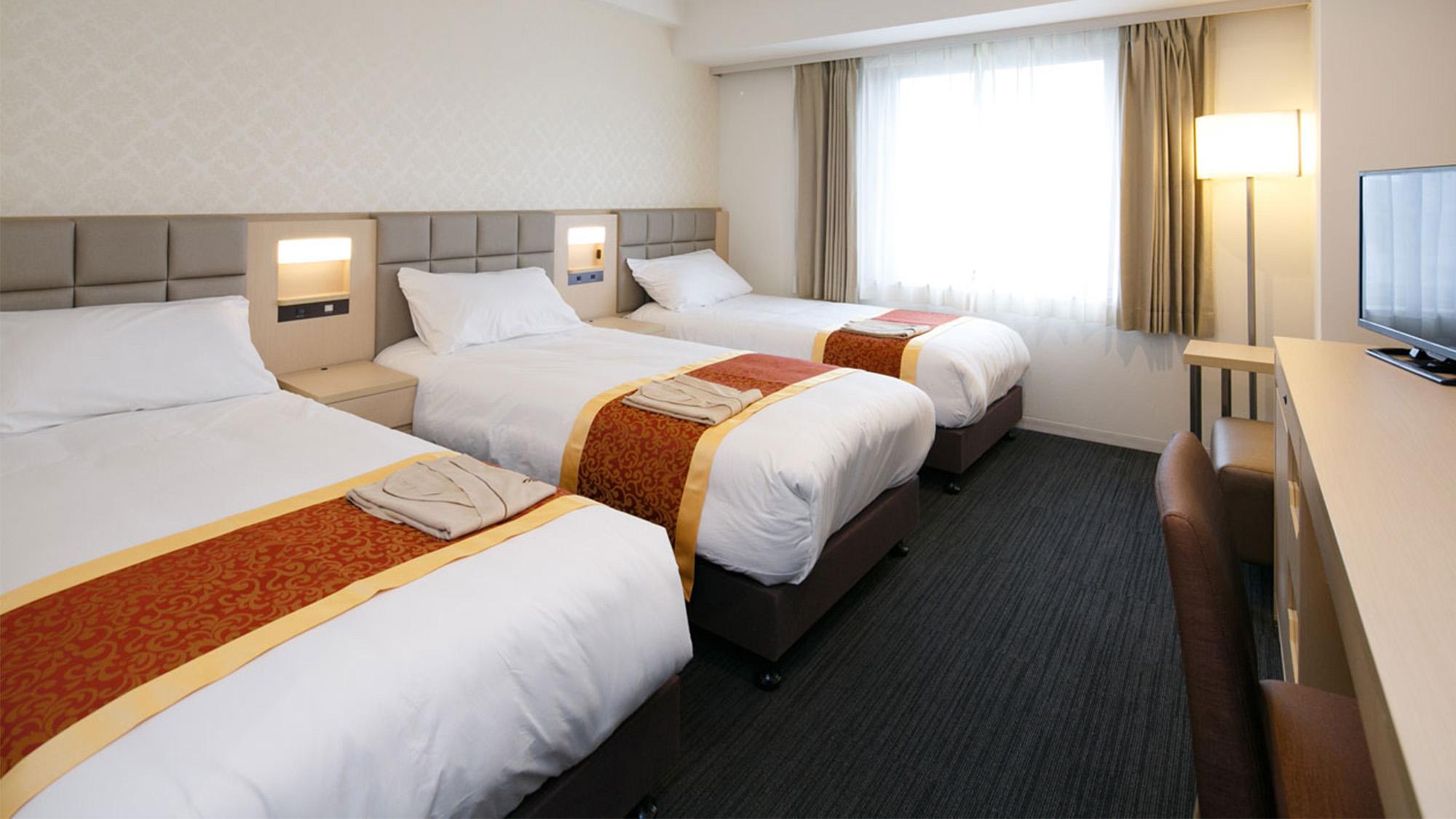 Room, Triple, River View, Night View