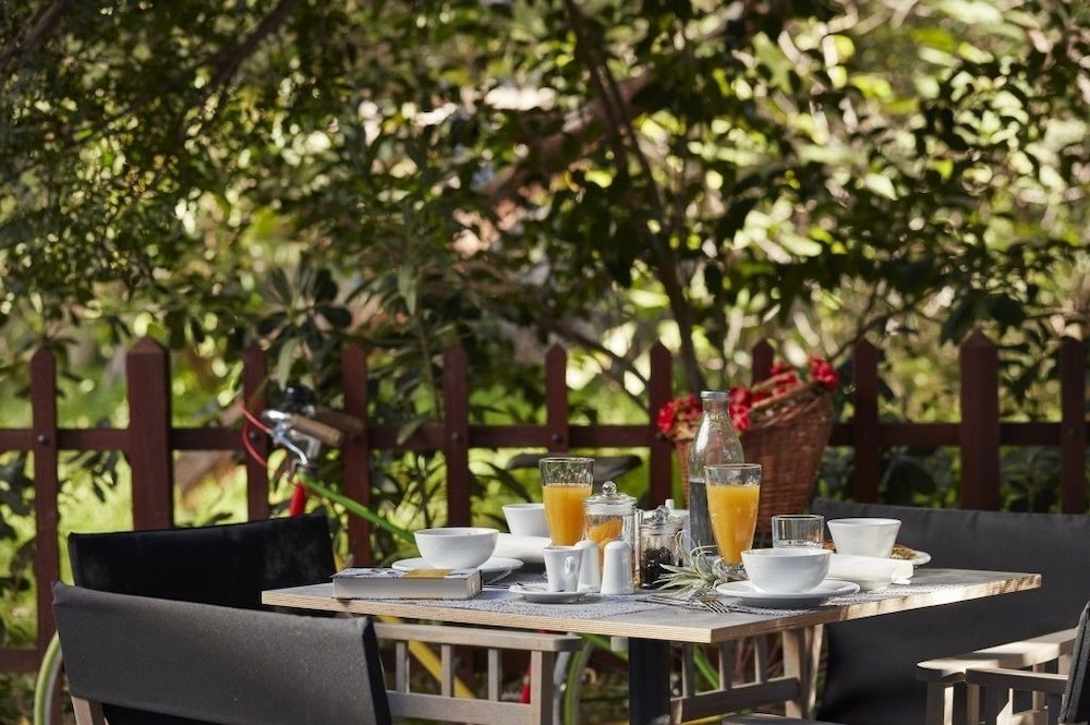 The Gardens Gallery Hotel 25/34