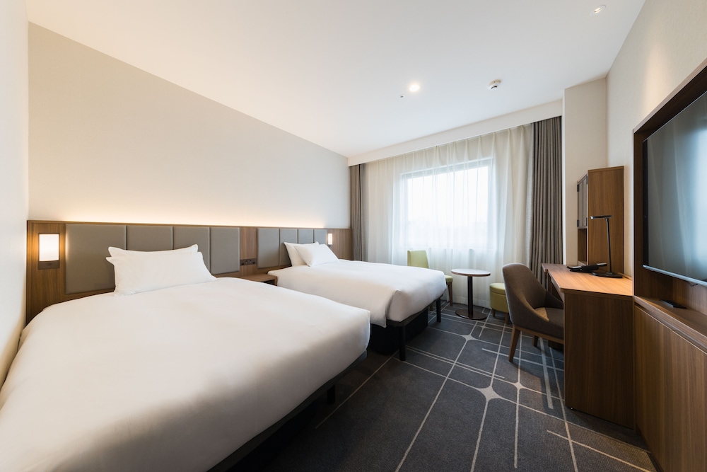 ROOM, SINGLE, TWIN BEDS