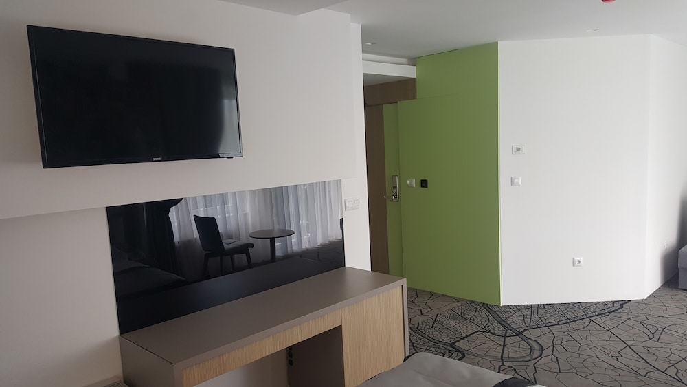 Grad Hotel 7/44