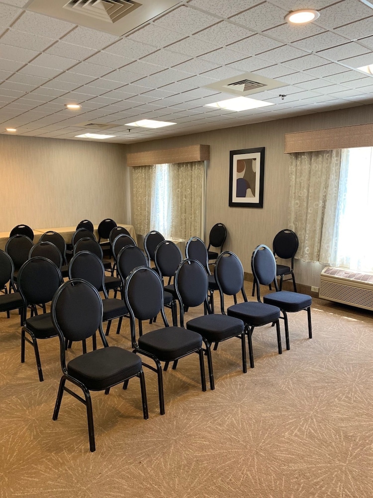 Holiday Inn Express Ludlow 44/50