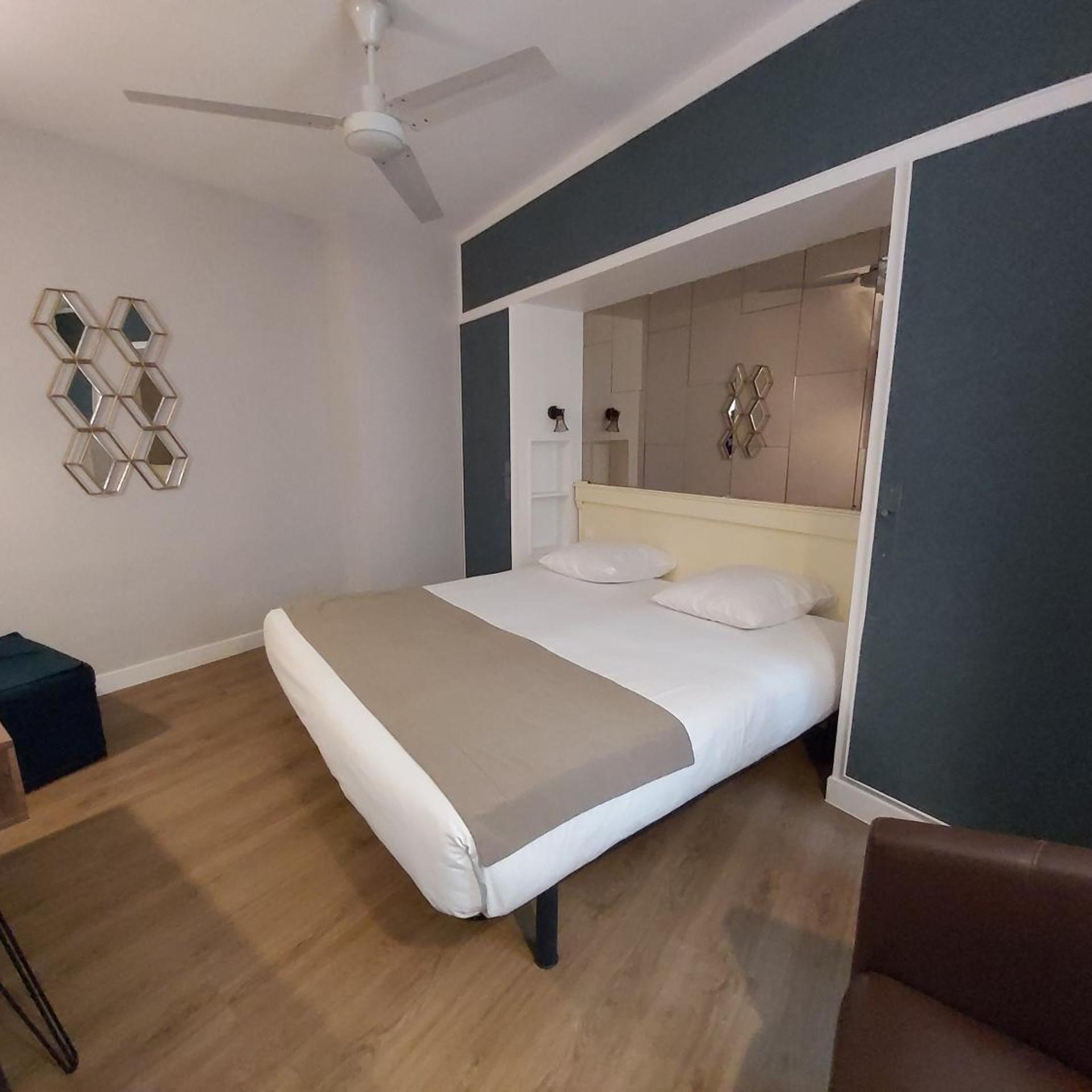 HOTEL EIFFEL KENSINGTON 11/52