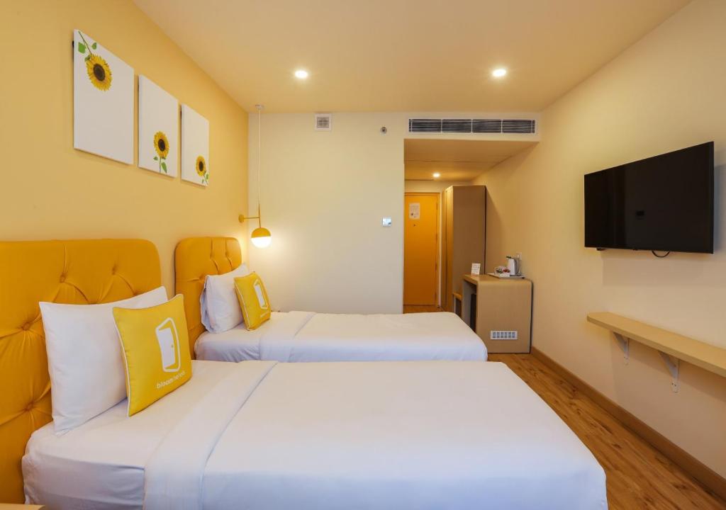 Standard, Twin Beds