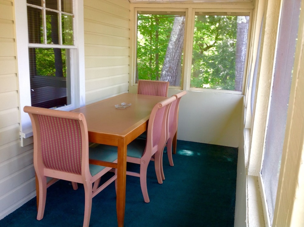 Pilgrim Inn & Cottages 41/58