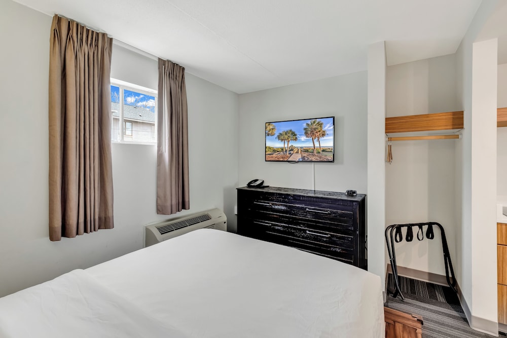 EFFICIENCY, SUITE, QUEEN BED