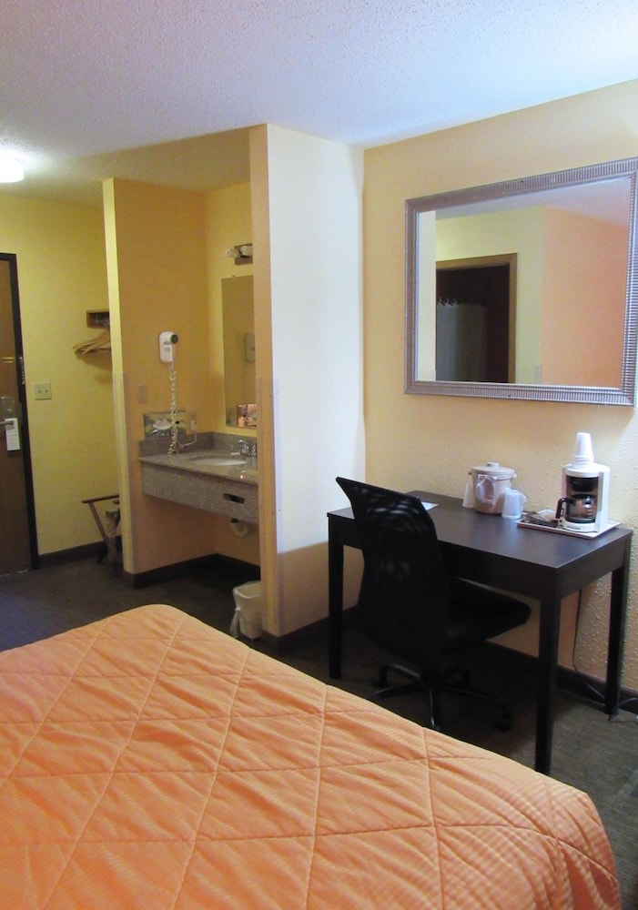 Rodeway Inn 17/28