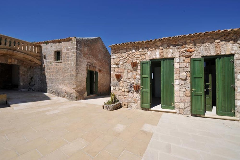 Masseria Pizzofalcone 64/68