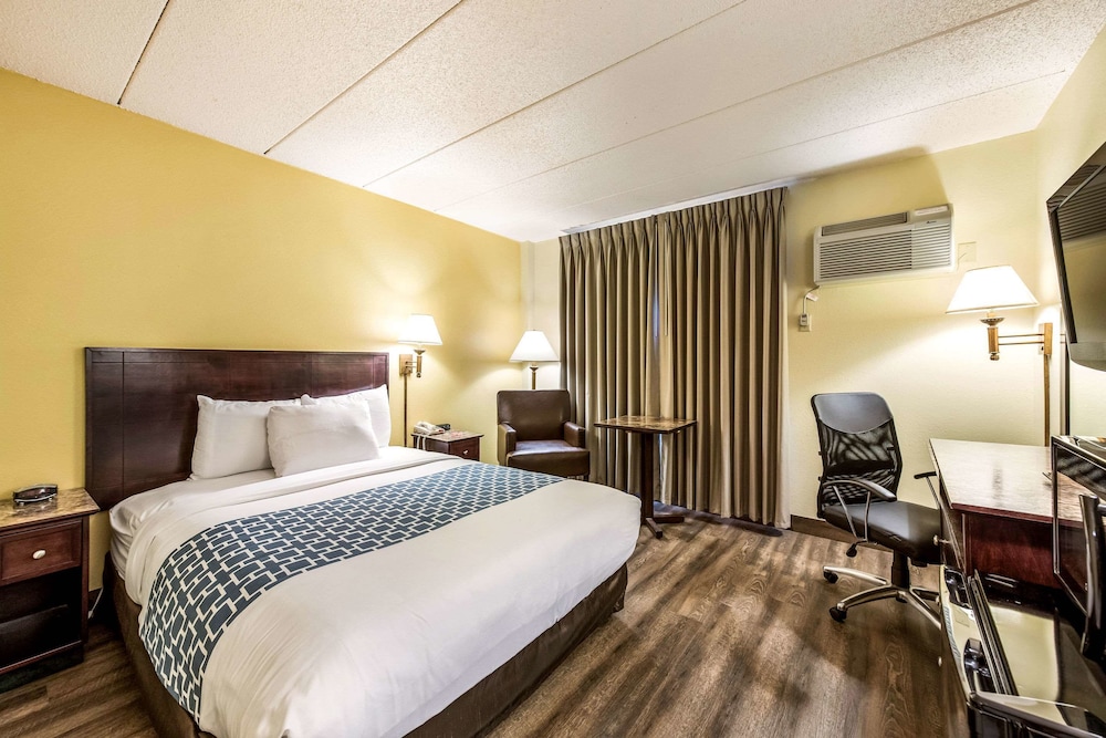 Econo Lodge Mayo Clinic Area 16/35