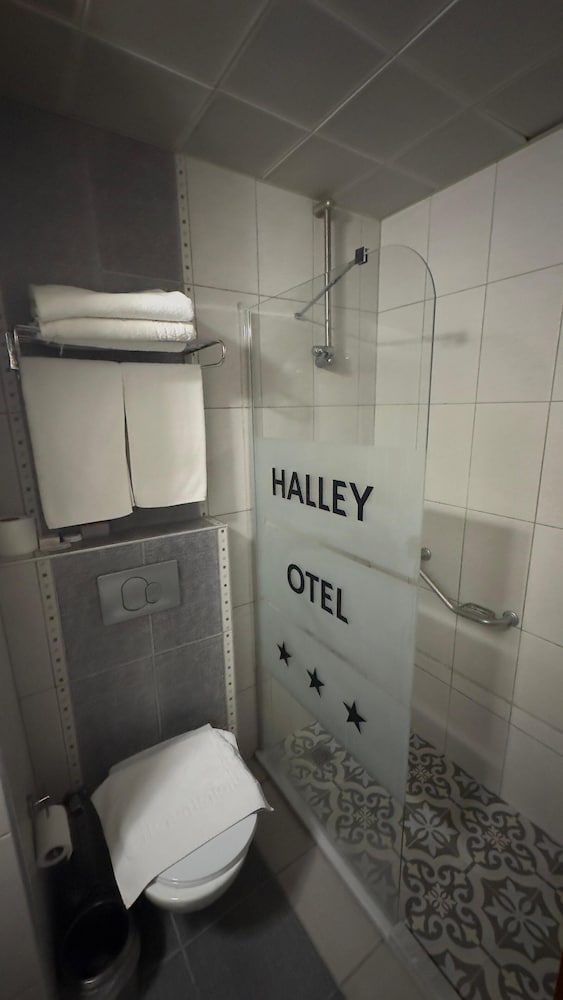 Halley Hotel 15/15