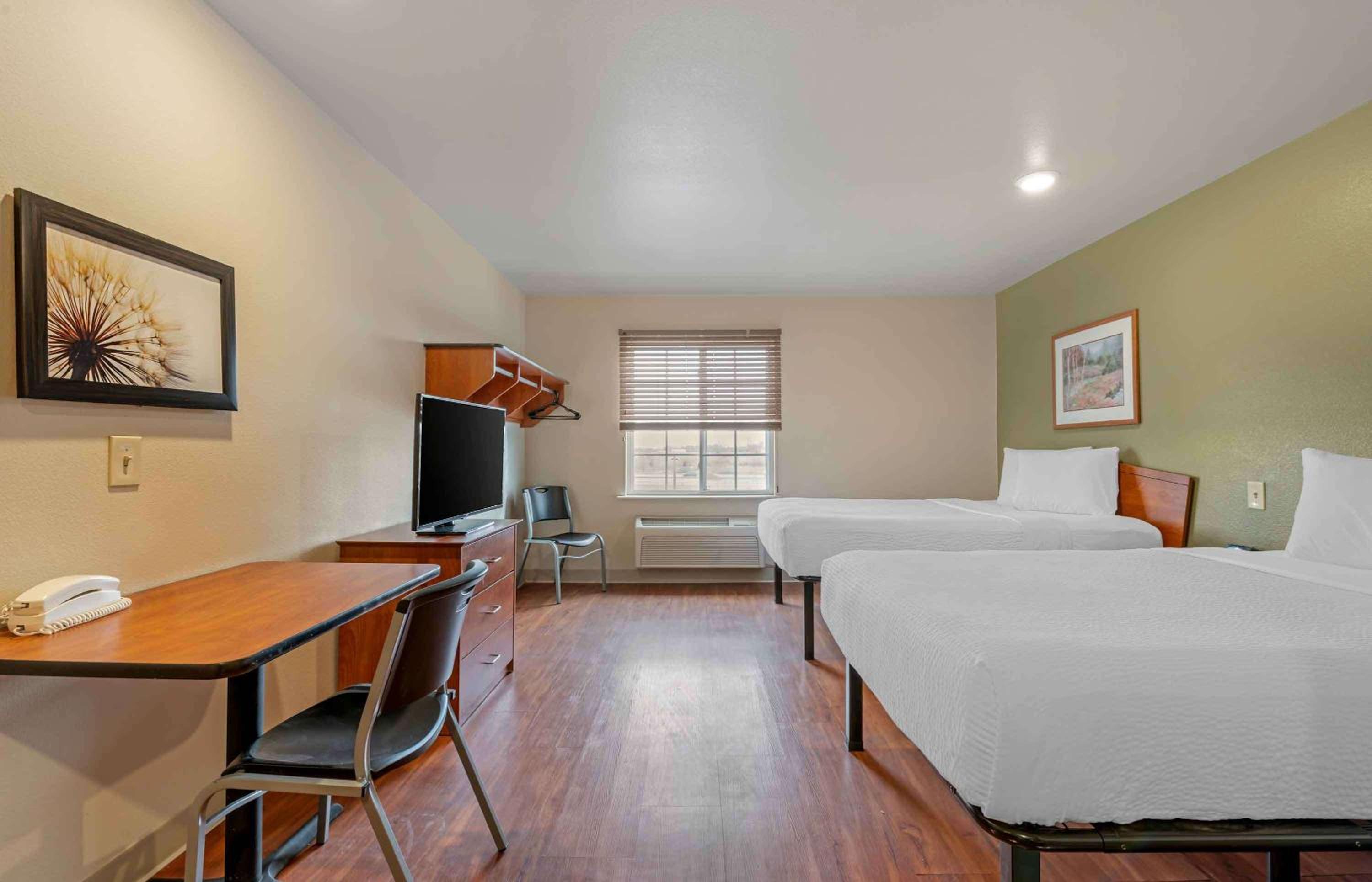 غرفة بسريرين مزدوجين، Extended Stay America Select Suites - Indianapolis - Greenwood 3/7