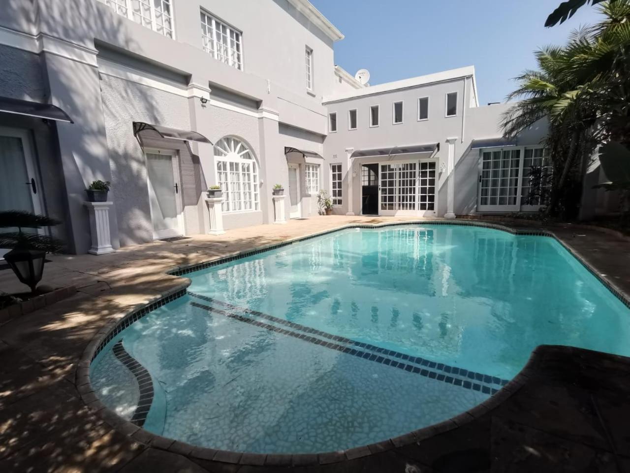 Dawson Manor Guest House 3/8