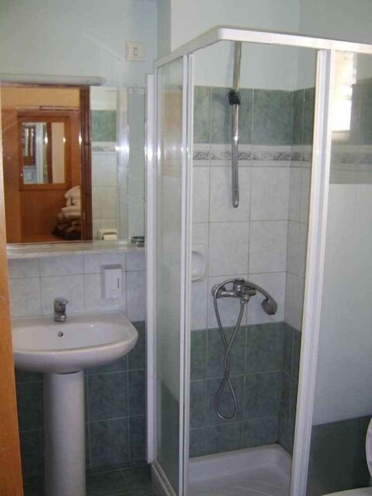 Summer Memories Hotel Apartments 36/38