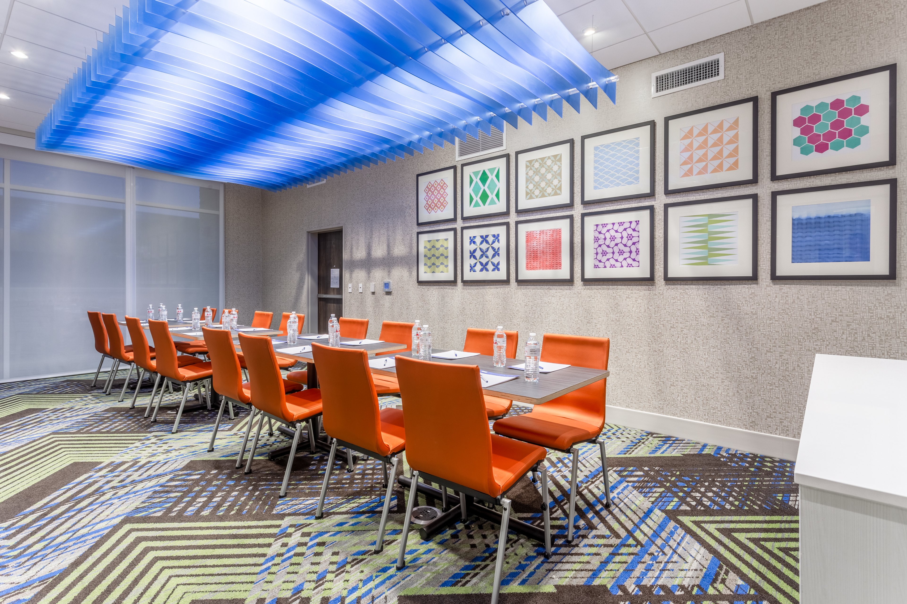 Holiday Inn Express Suites Florence Cincinnati Airport 29/37
