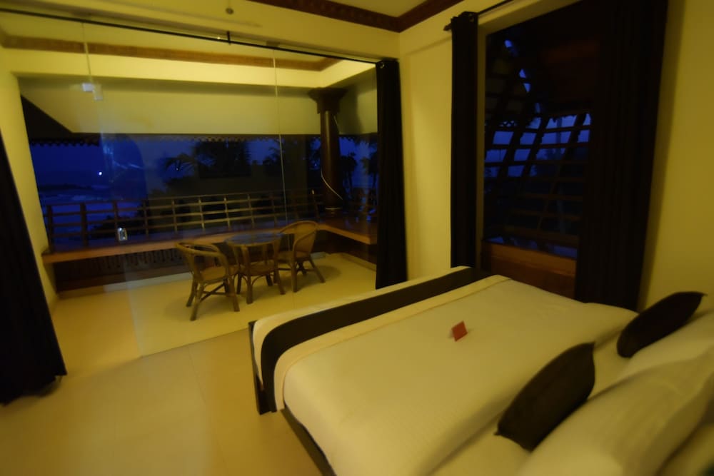 KOVALAM BEACH HOTEL 20/36