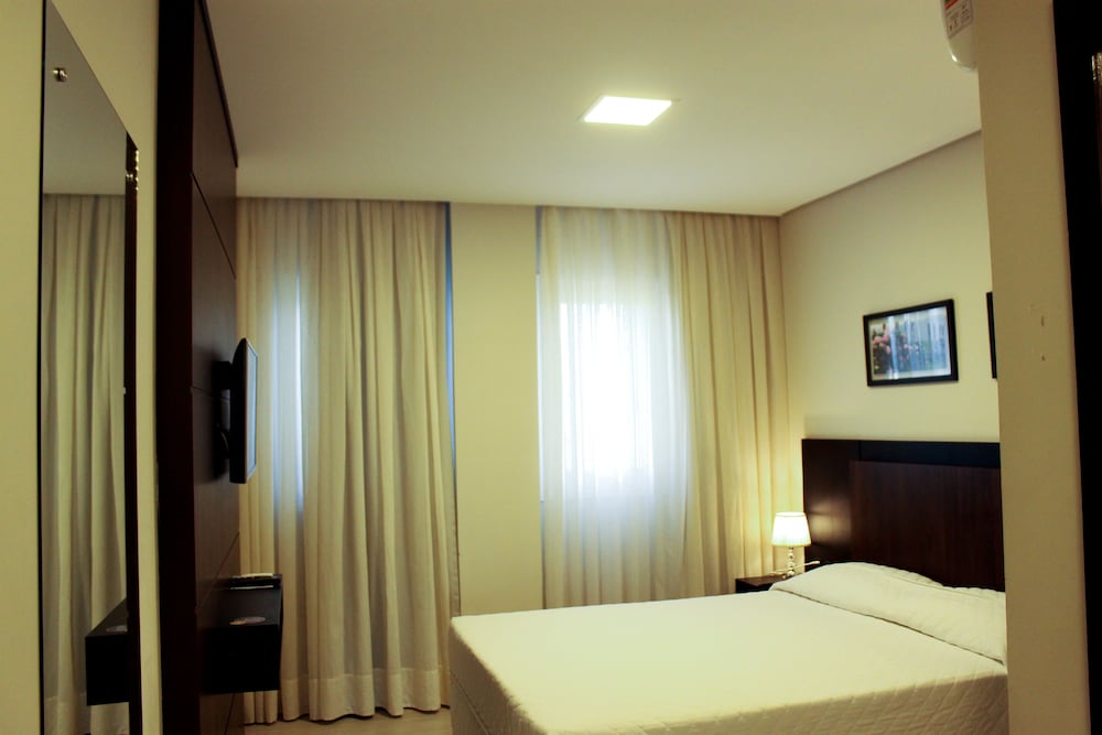 BLUE HILL HOTEL 29/70