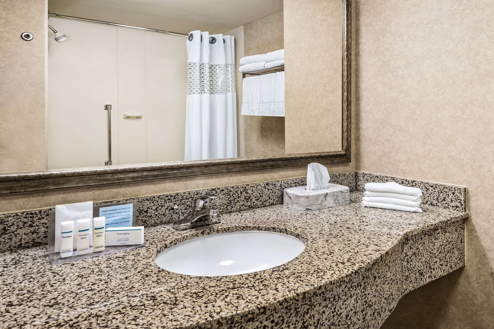 Hampton Inn Suites San Marcos 16/44