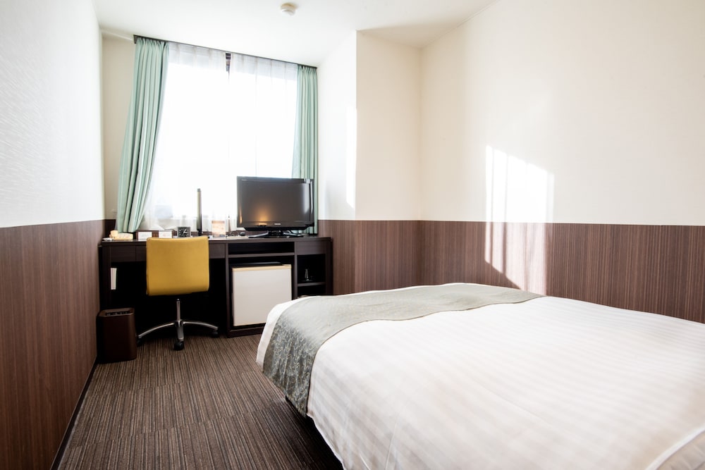 COMPACT, DOUBLE BED, SMOKING